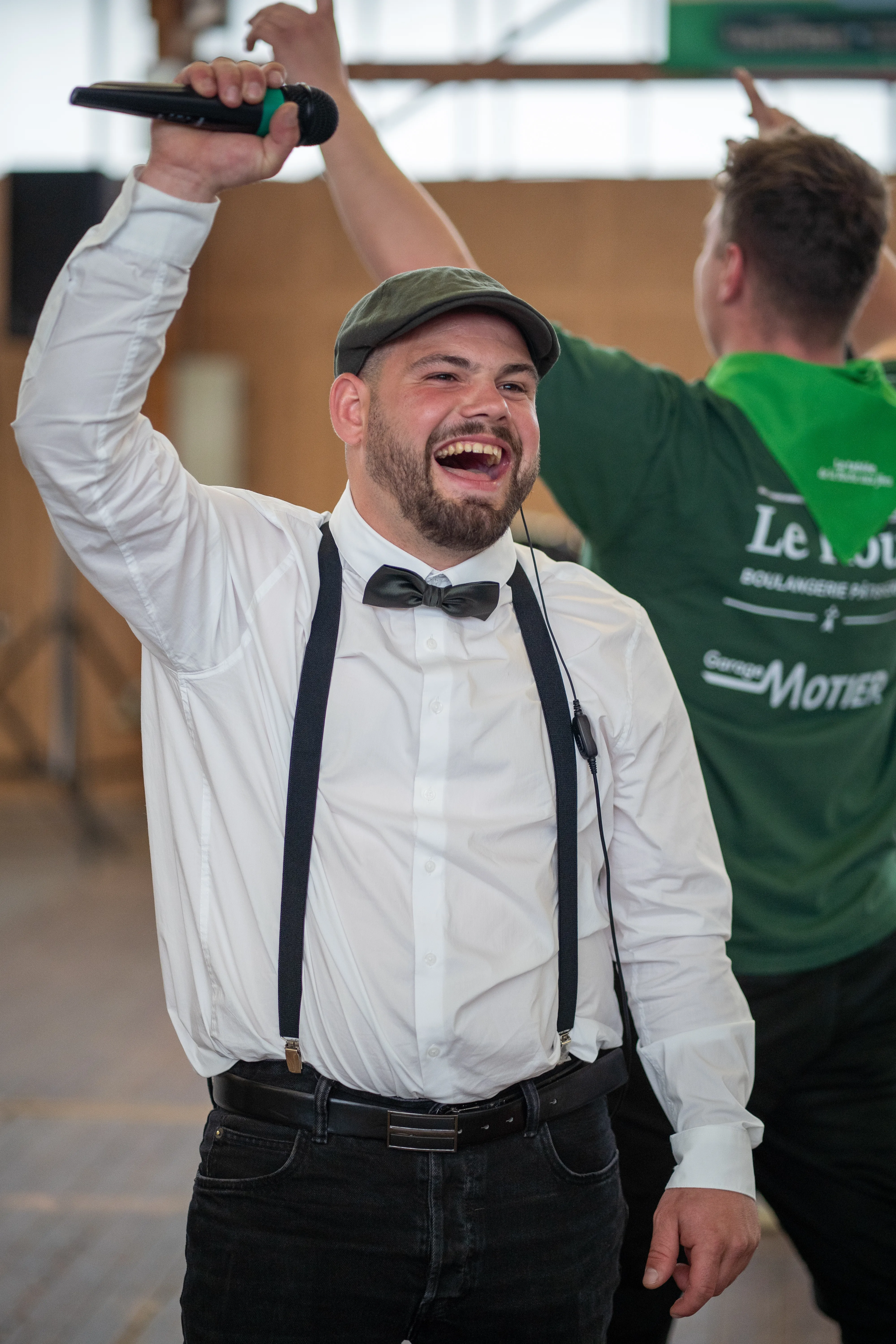 Souvenir du banquet convivial de la Tablée de la Roche aux Fées - Évènement gastronomique avec produits du terroir à Janzé