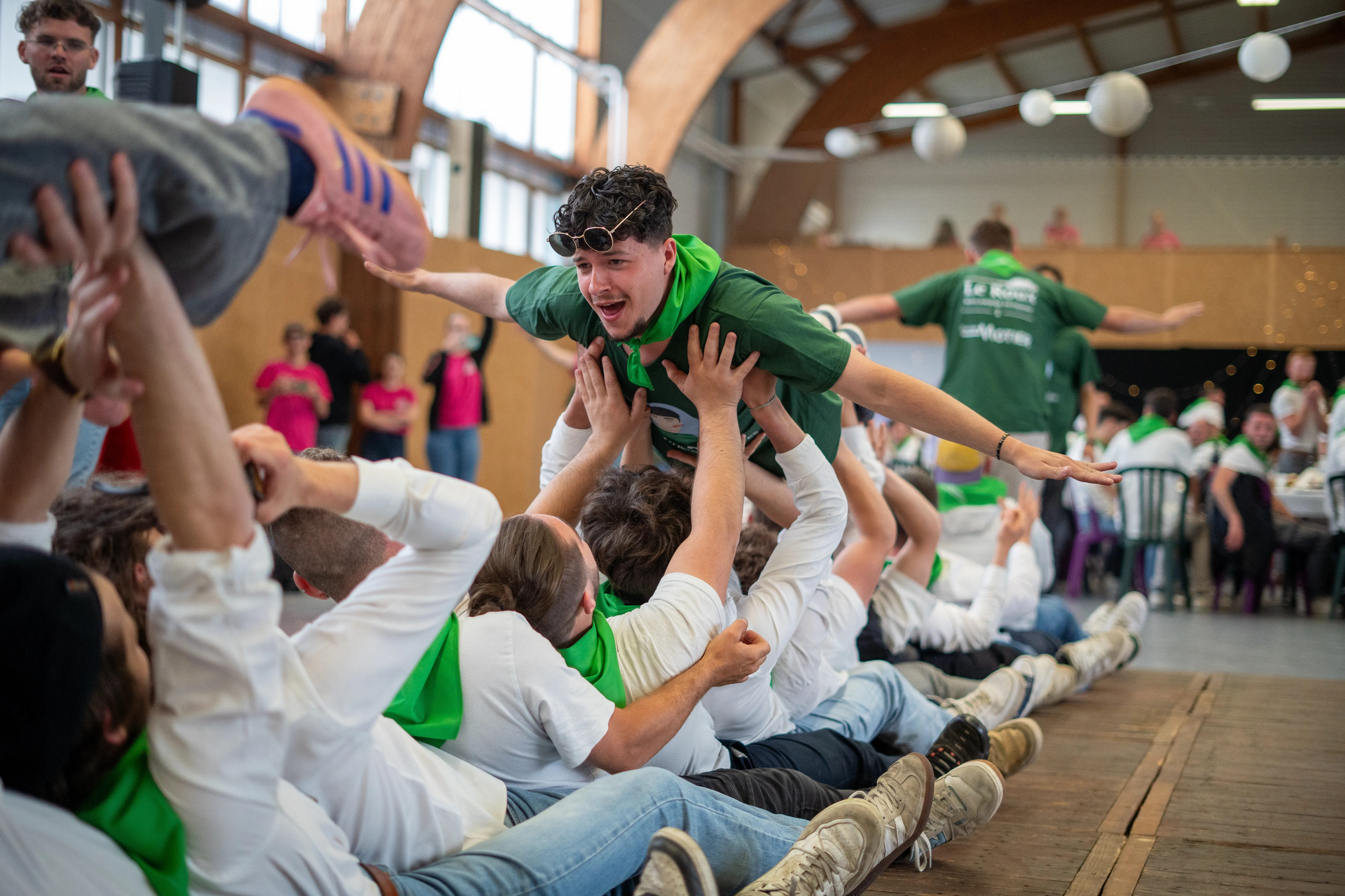 Photographie du premier banquet de la Tablée de la Roche aux Fées - Convivialité et produits locaux à Janzé