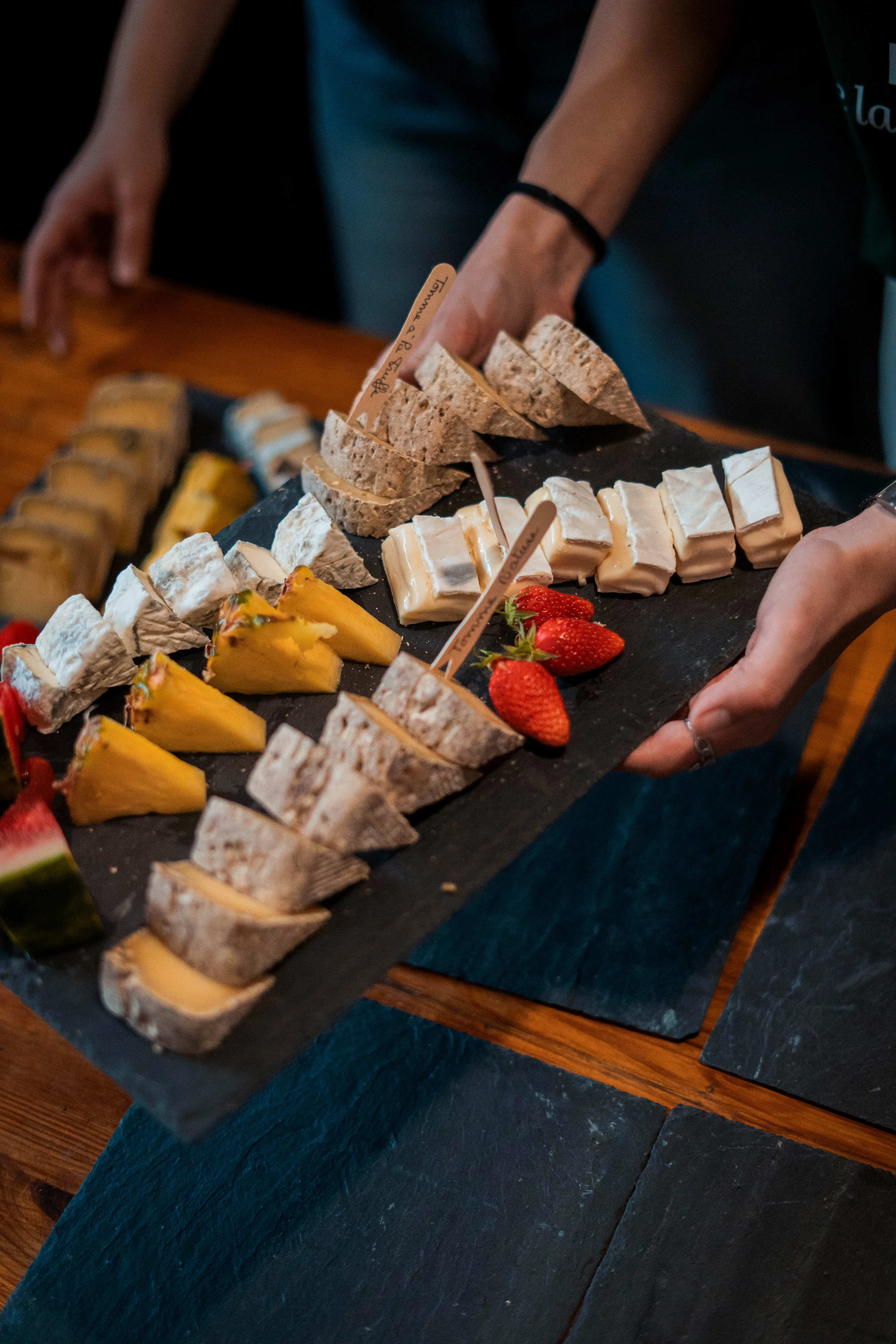 Photographie du premier banquet de la Tablée de la Roche aux Fées - Convivialité et produits locaux à Janzé