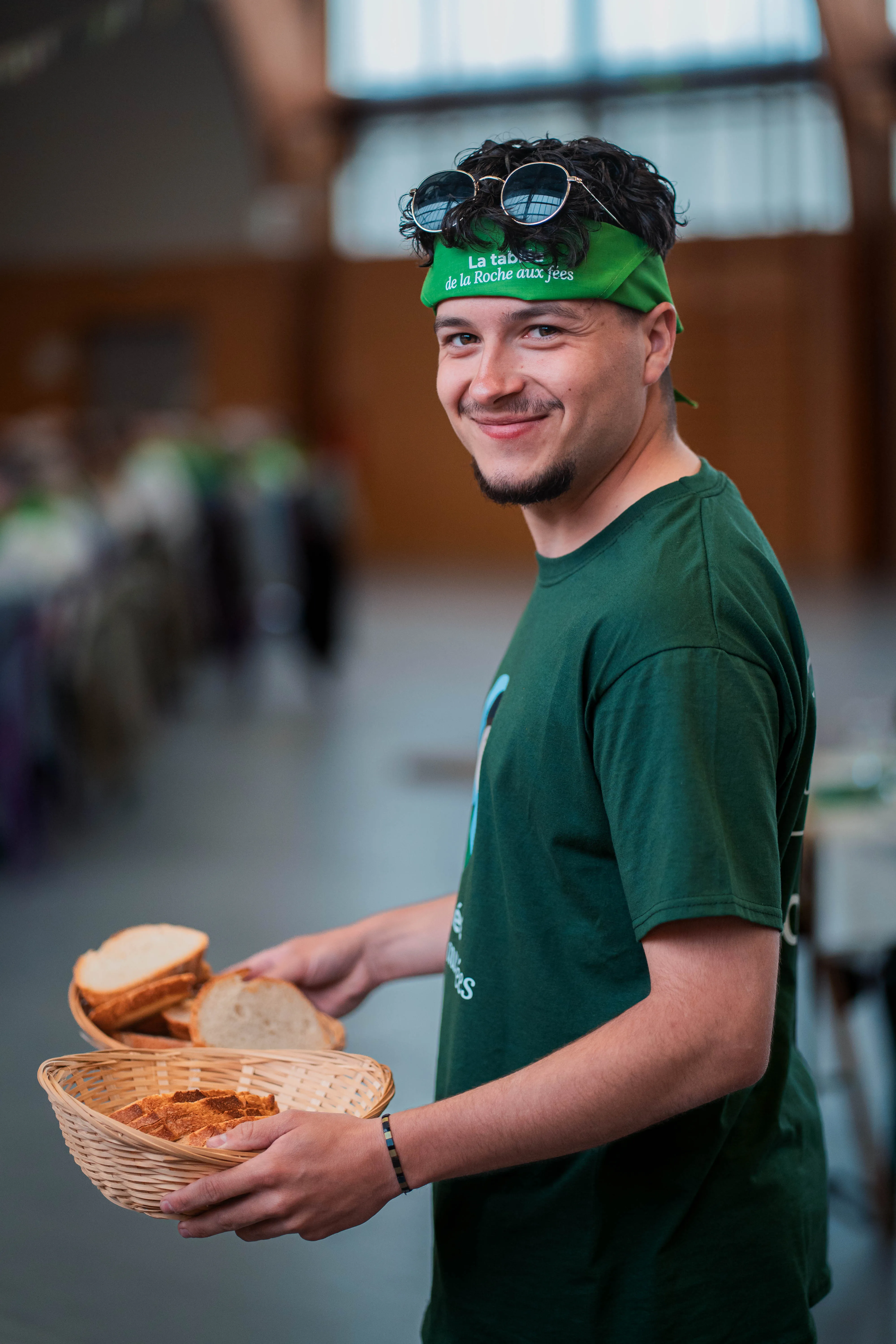 Photographie du premier banquet de la Tablée de la Roche aux Fées - Convivialité et produits locaux à Janzé