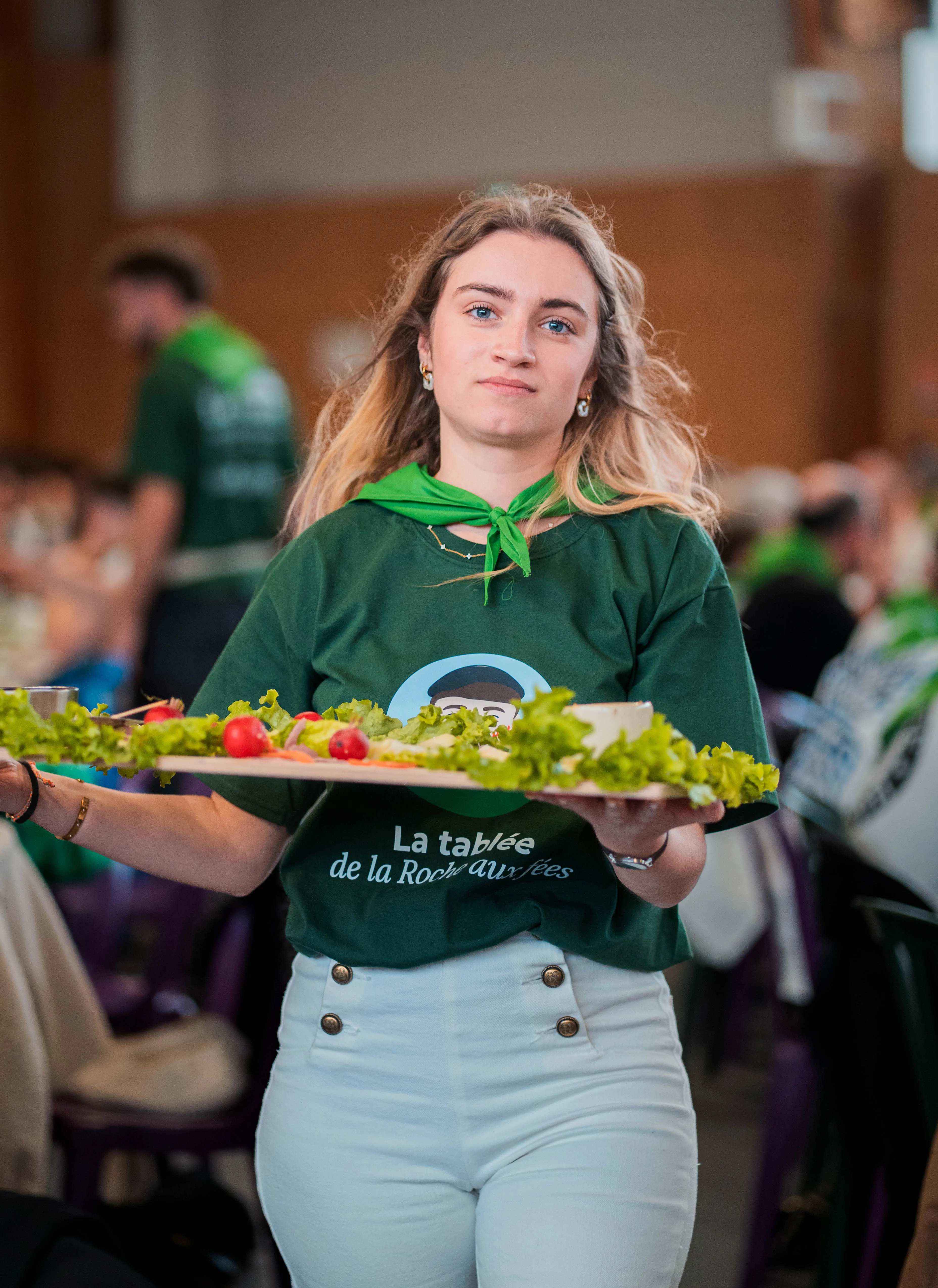 Souvenir du banquet convivial de la Tablée de la Roche aux Fées - Évènement gastronomique avec produits du terroir à Janzé