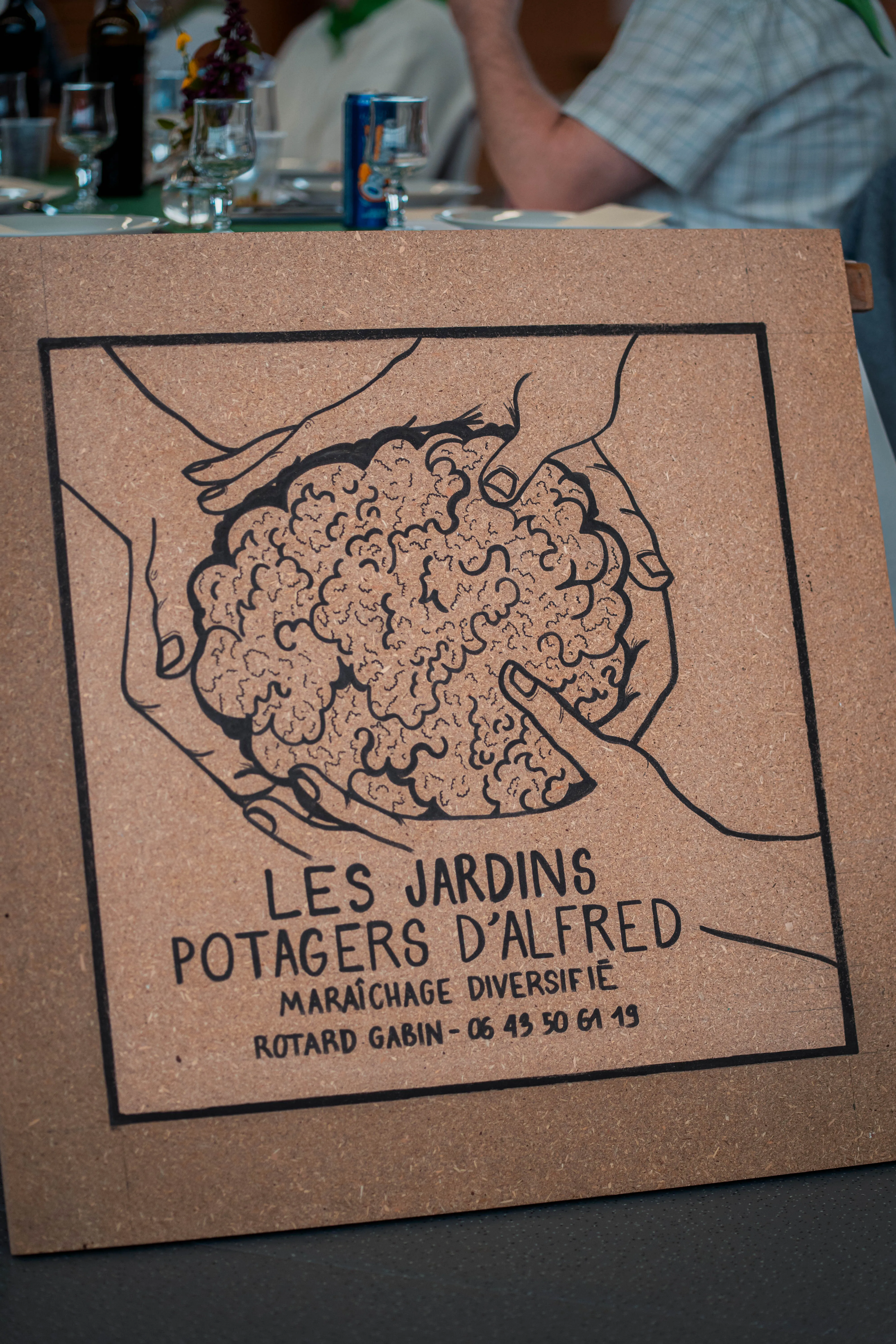 Photographie du premier banquet de la Tablée de la Roche aux Fées - Convivialité et produits locaux à Janzé