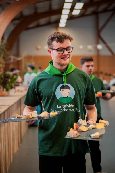 Plat gastronomique préparé avec des produits locaux servi lors du banquet de la Tablée de la Roche aux Fées à Janzé