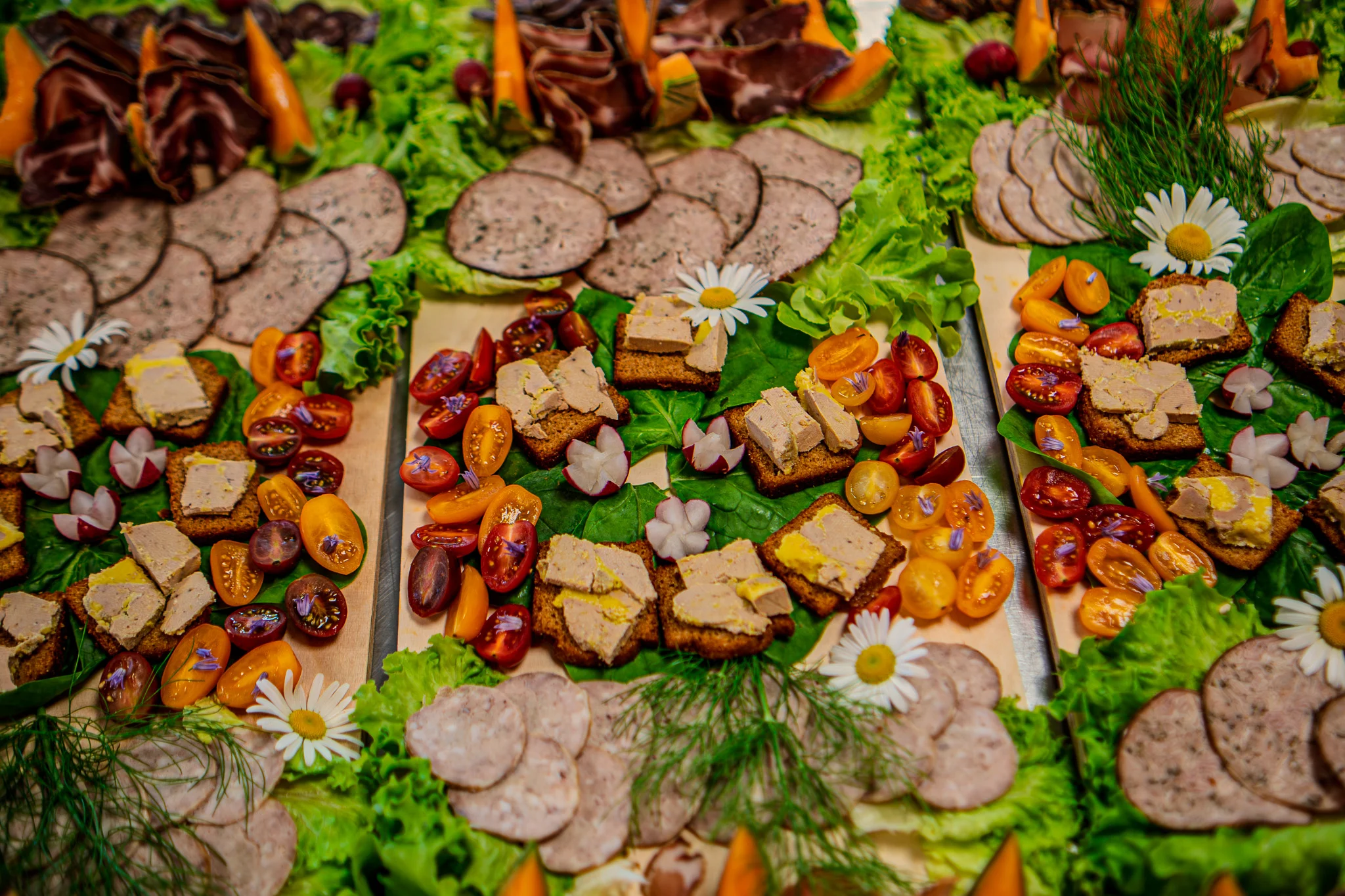 Photographie du deuxième banquet de la Tablée de la Roche aux Fées - Convivialité et produits locaux à Janzé