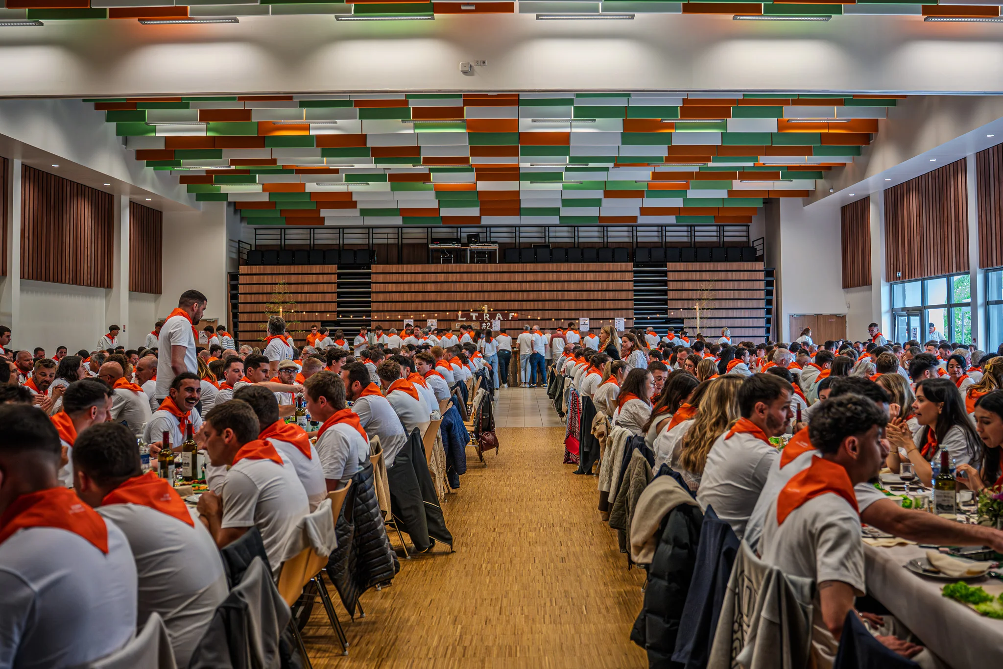 Photographie du deuxième banquet de la Tablée de la Roche aux Fées - Convivialité et produits locaux à Janzé