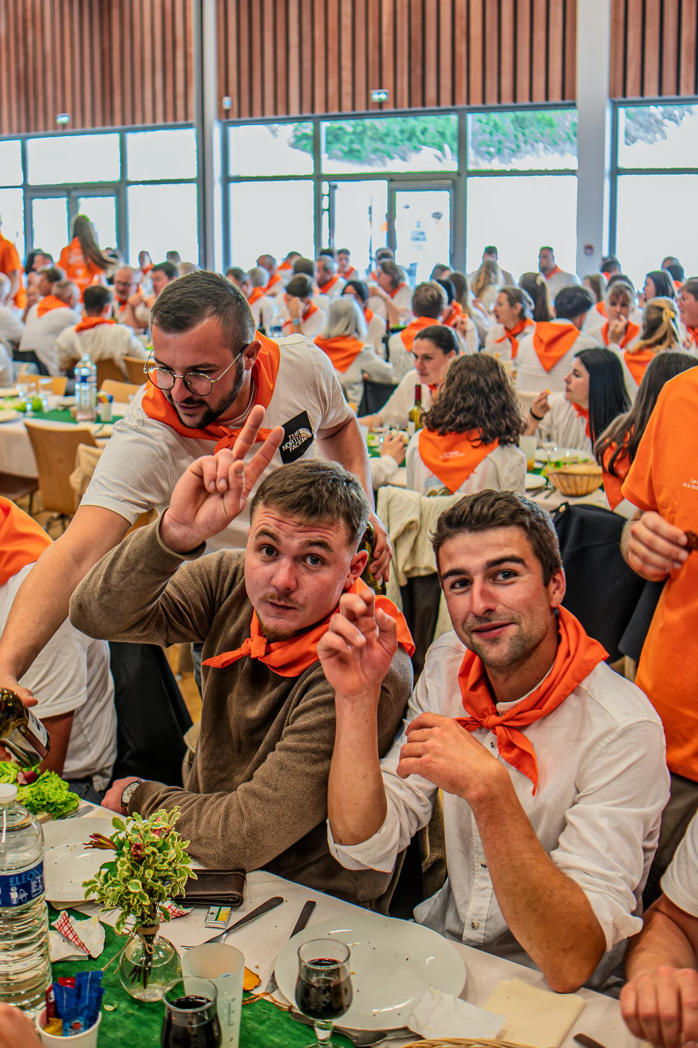 Photographie du deuxième banquet de la Tablée de la Roche aux Fées - Convivialité et produits locaux à Janzé