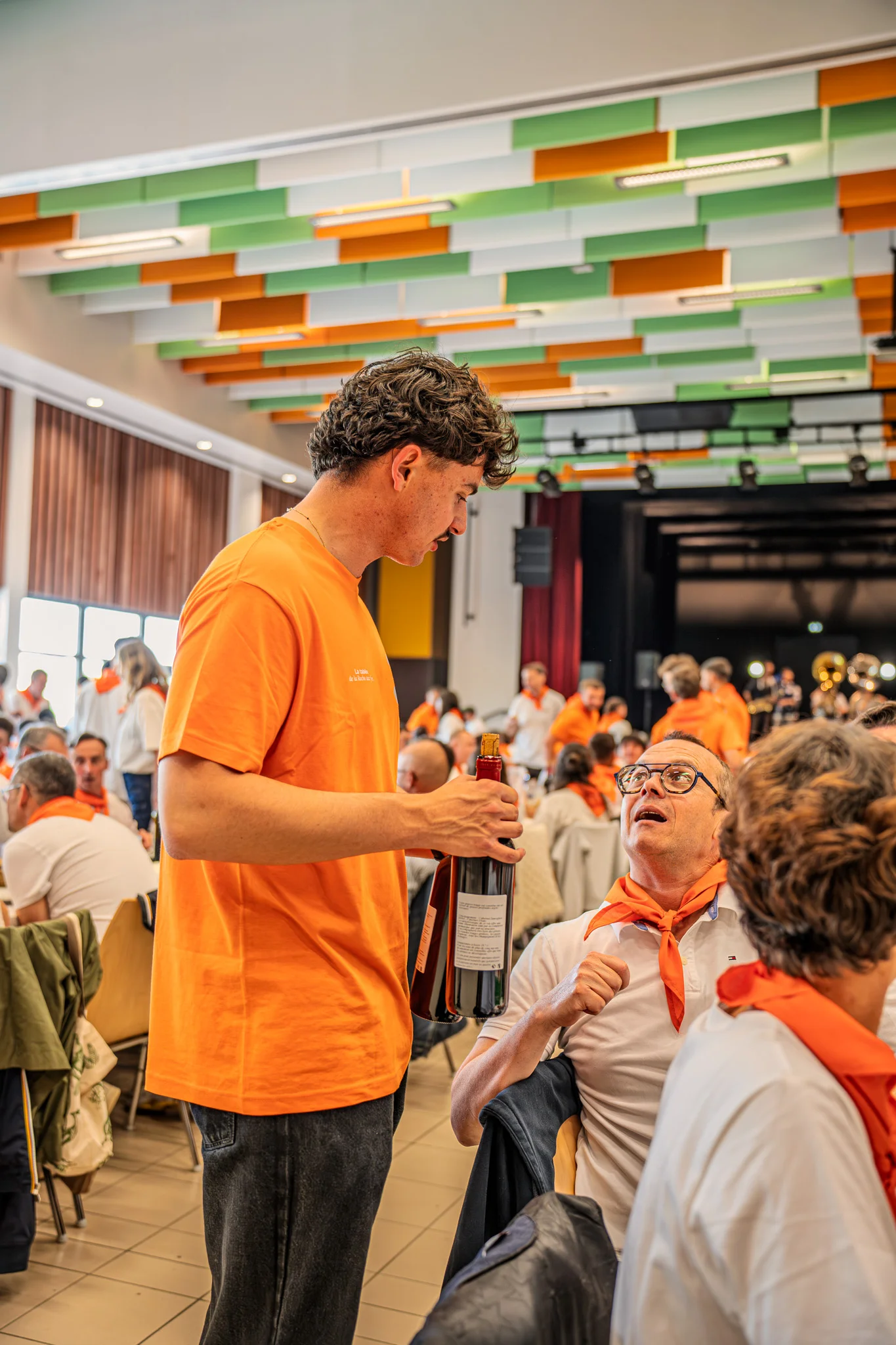 Photographie du deuxième banquet de la Tablée de la Roche aux Fées - Convivialité et produits locaux à Janzé